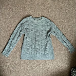 GREY WOOL SWEATER CABLE DESIGN for fall